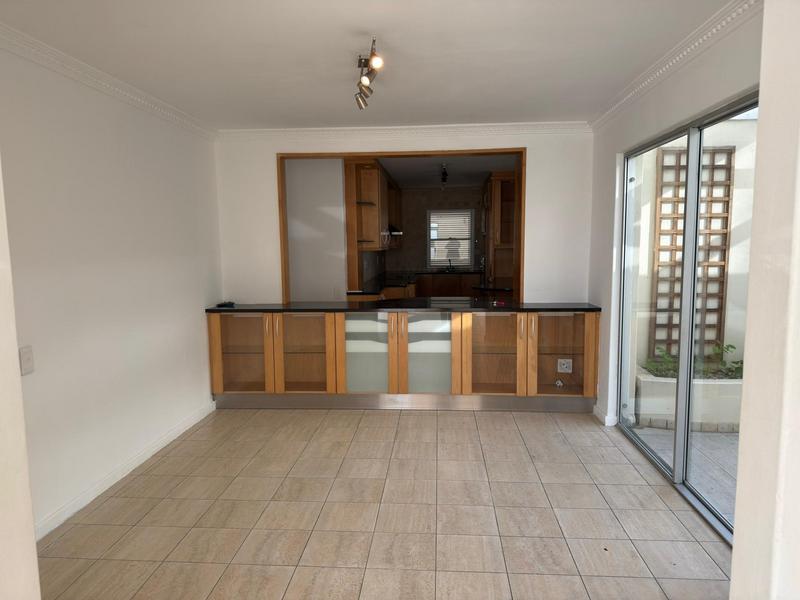 To Let 3 Bedroom Property for Rent in Sea Point Western Cape